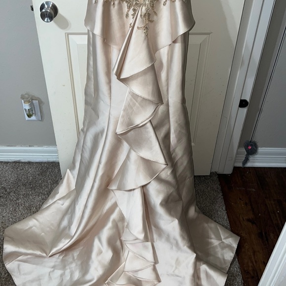 Prom Dress Gorgeous!! - Picture 9 of 16